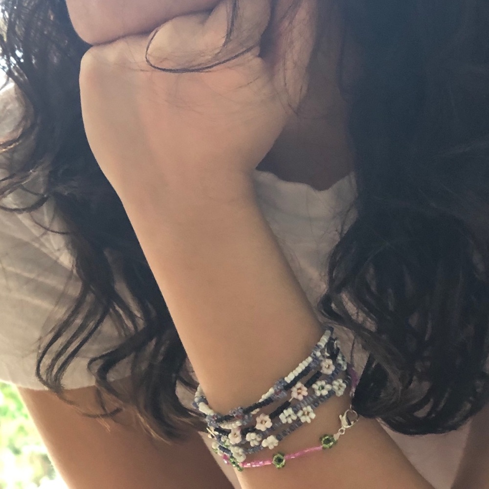 Beaded daisy bracelets